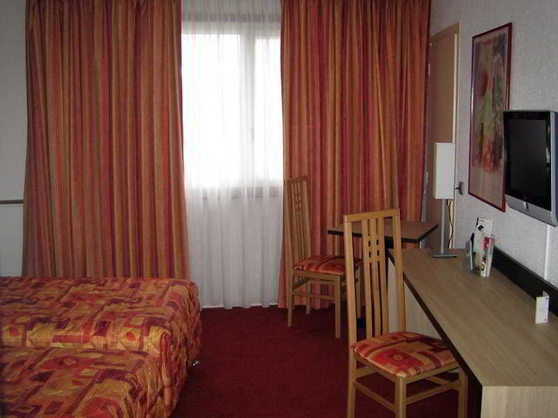 Inter-Hotel La Closerie Beaune Beaune  Room photo