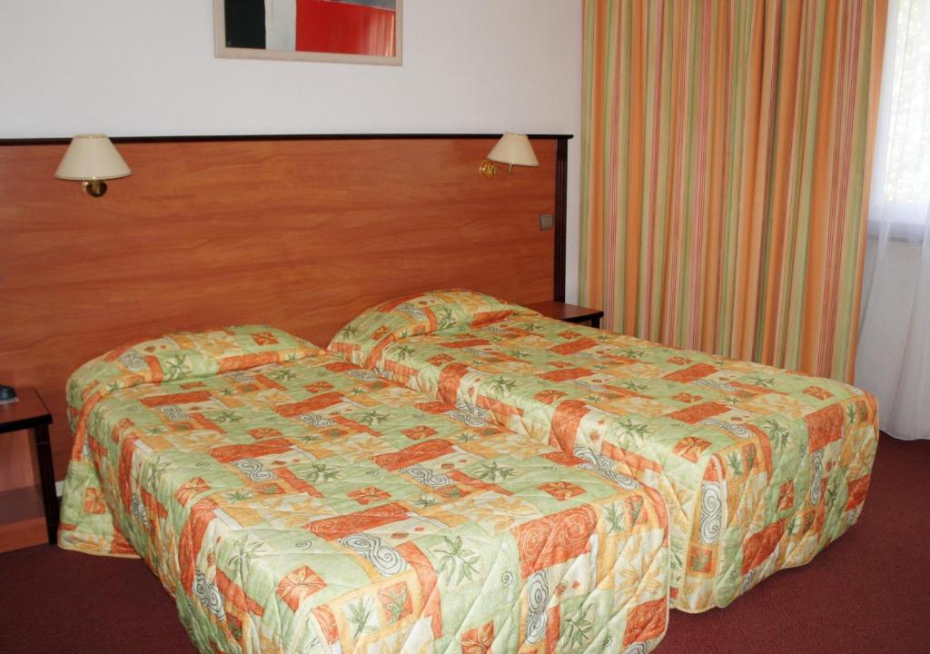 Inter-Hotel La Closerie Beaune Beaune  Room photo
