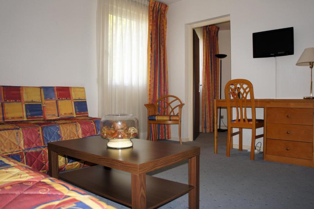 Inter-Hotel La Closerie Beaune Beaune  Room photo
